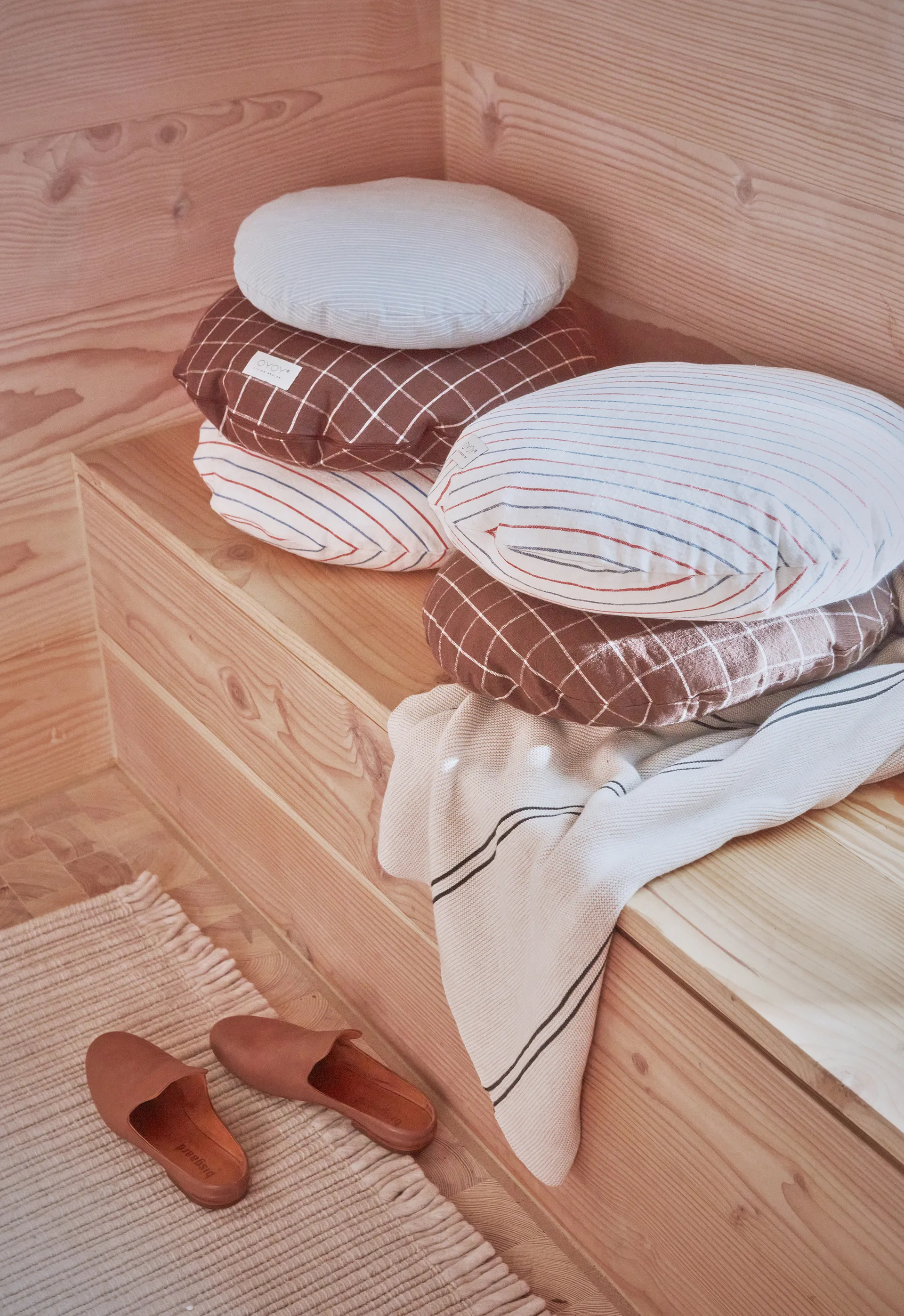 Kyoto pute Ø 48 cm, Blue-red OYOY