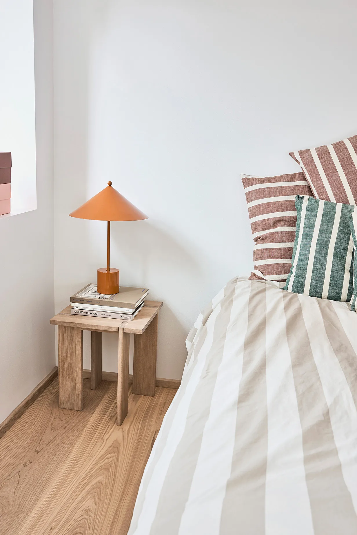 OY Square avlastningsbord høyt 45x40x40 cm, Nature OYOY