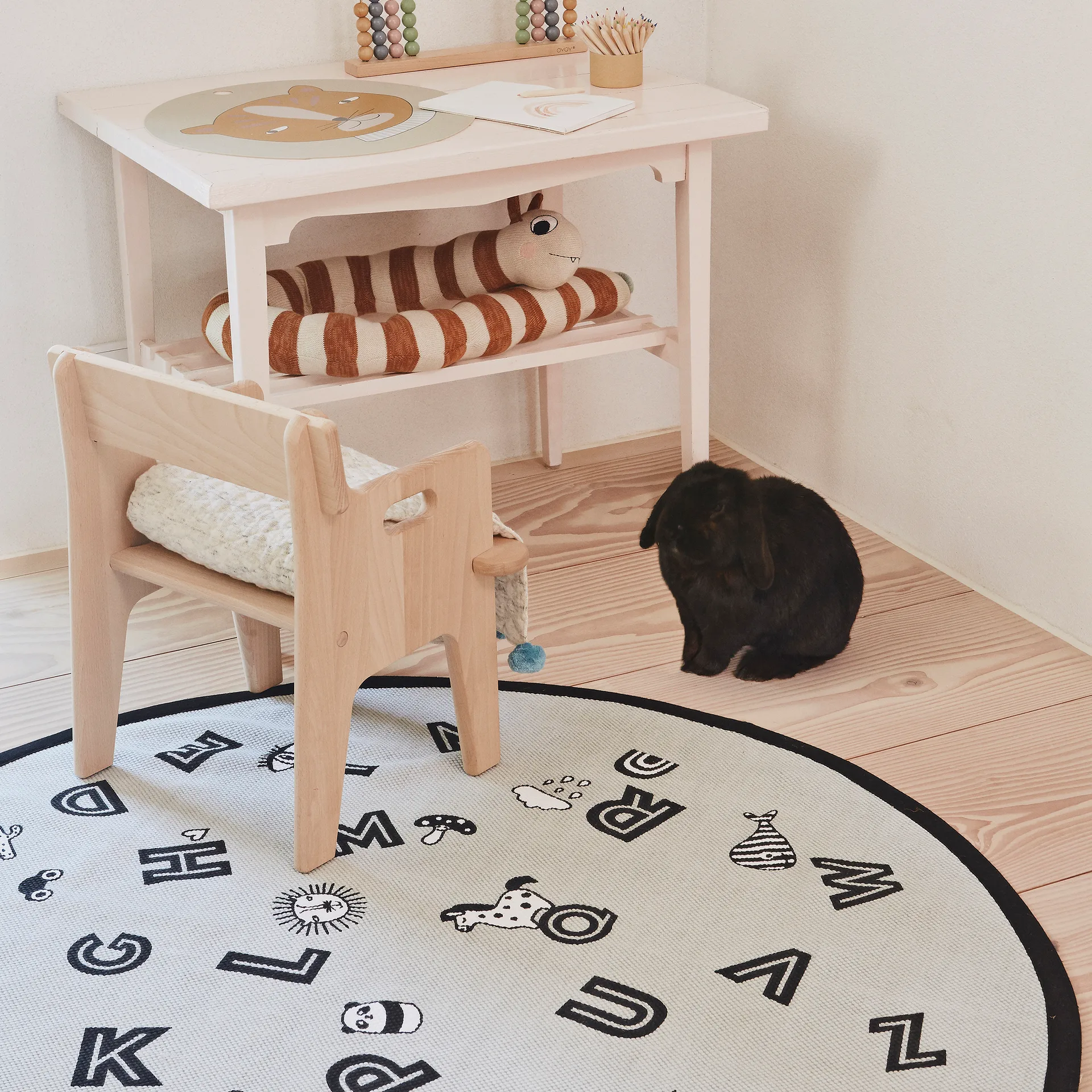 The alphabet teppe Ø120 cm, Grå OYOY