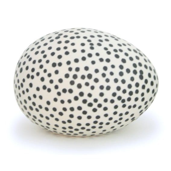Egg prikkete, hvit-svart Paradisverkstaden