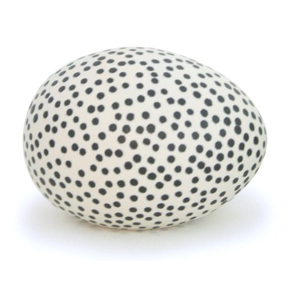 Egg prikkete - hvit-svart - Paradisverkstaden