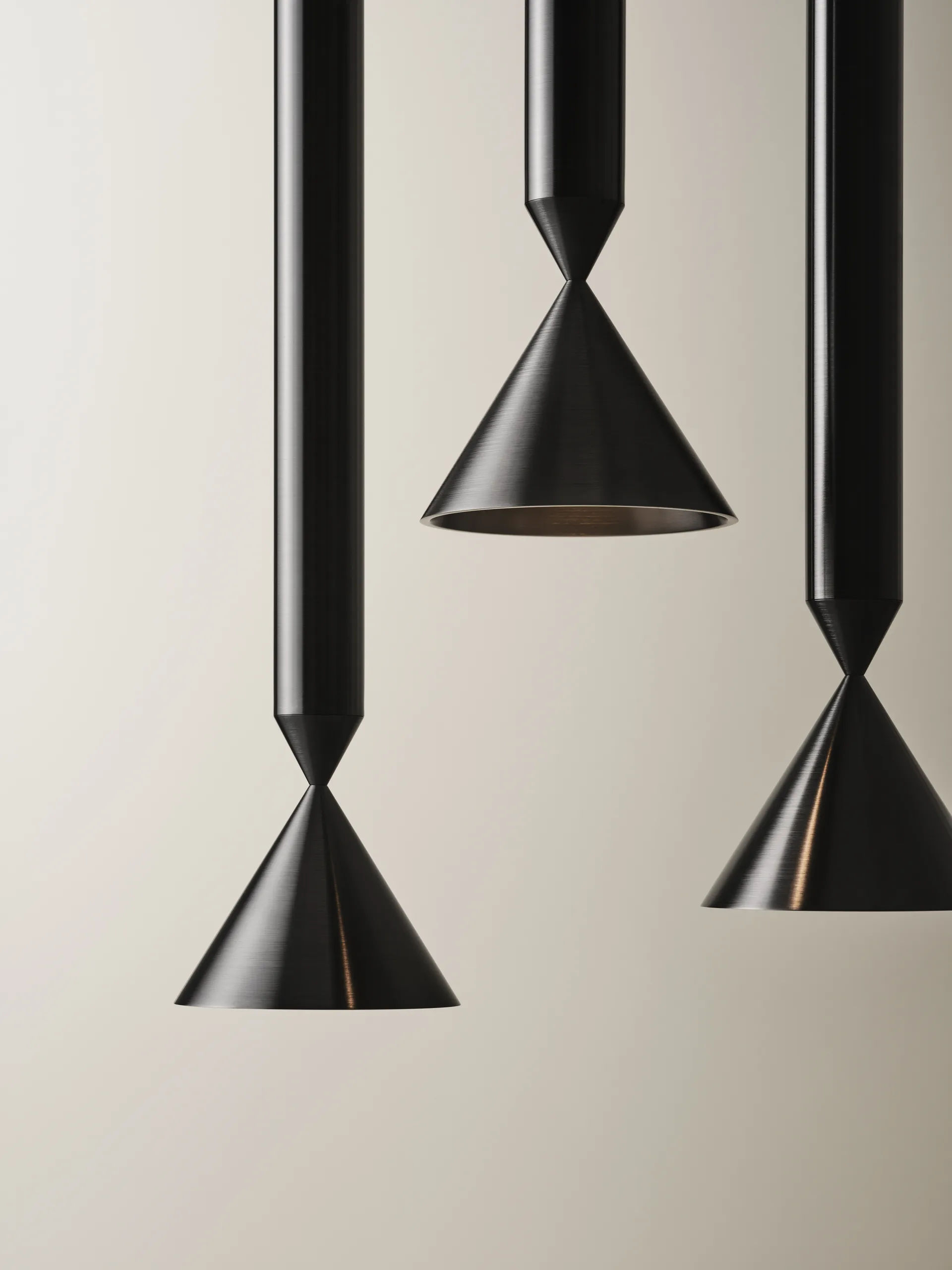 Apollo 59 taklampe, Darkest hour Pholc