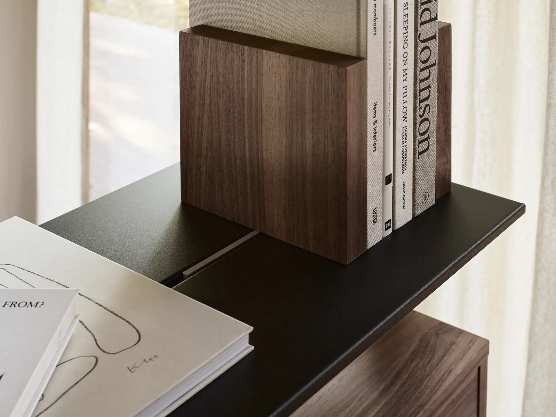 Pira G2 hyllesystem F C A Black/Walnut 240–247 cm,  Pira