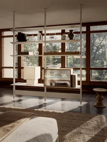 Pira vitrineskap - Hvit eik–riflet glass, 90×31 cm, 4 dører - Pira