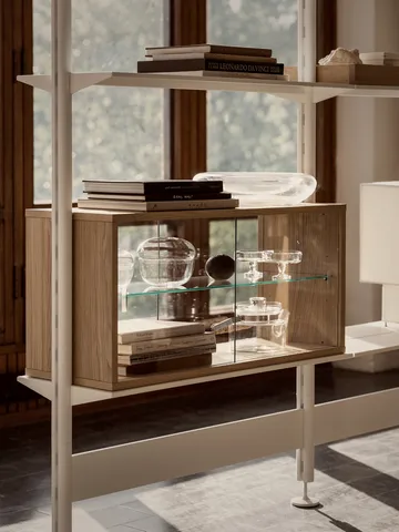 Pira vitrineskap - Hvitbeiset eik-klarglass, 90x31 cm, 4 dører - Pira