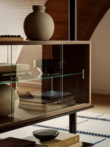 Pira vitrineskap - Valnøtt-klarglass, 90x31 cm, 4 dører - Pira