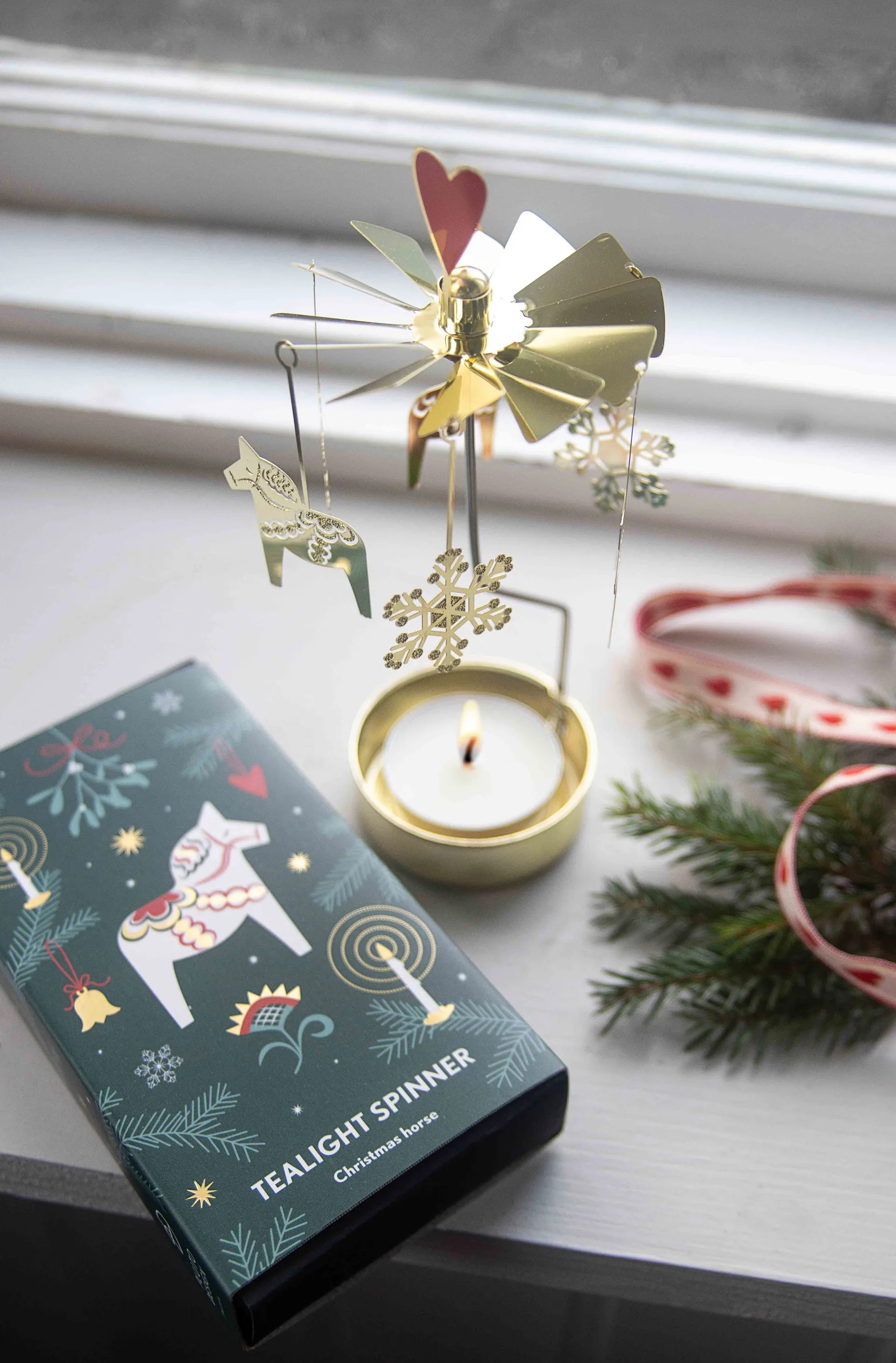 Christmas horse englespill, Gull Pluto Design