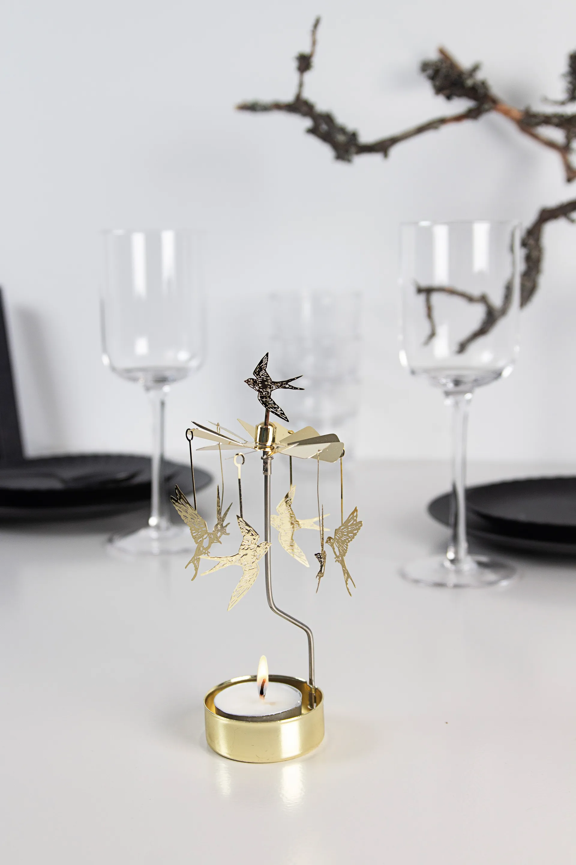Svaler englespill, Gull Pluto Design