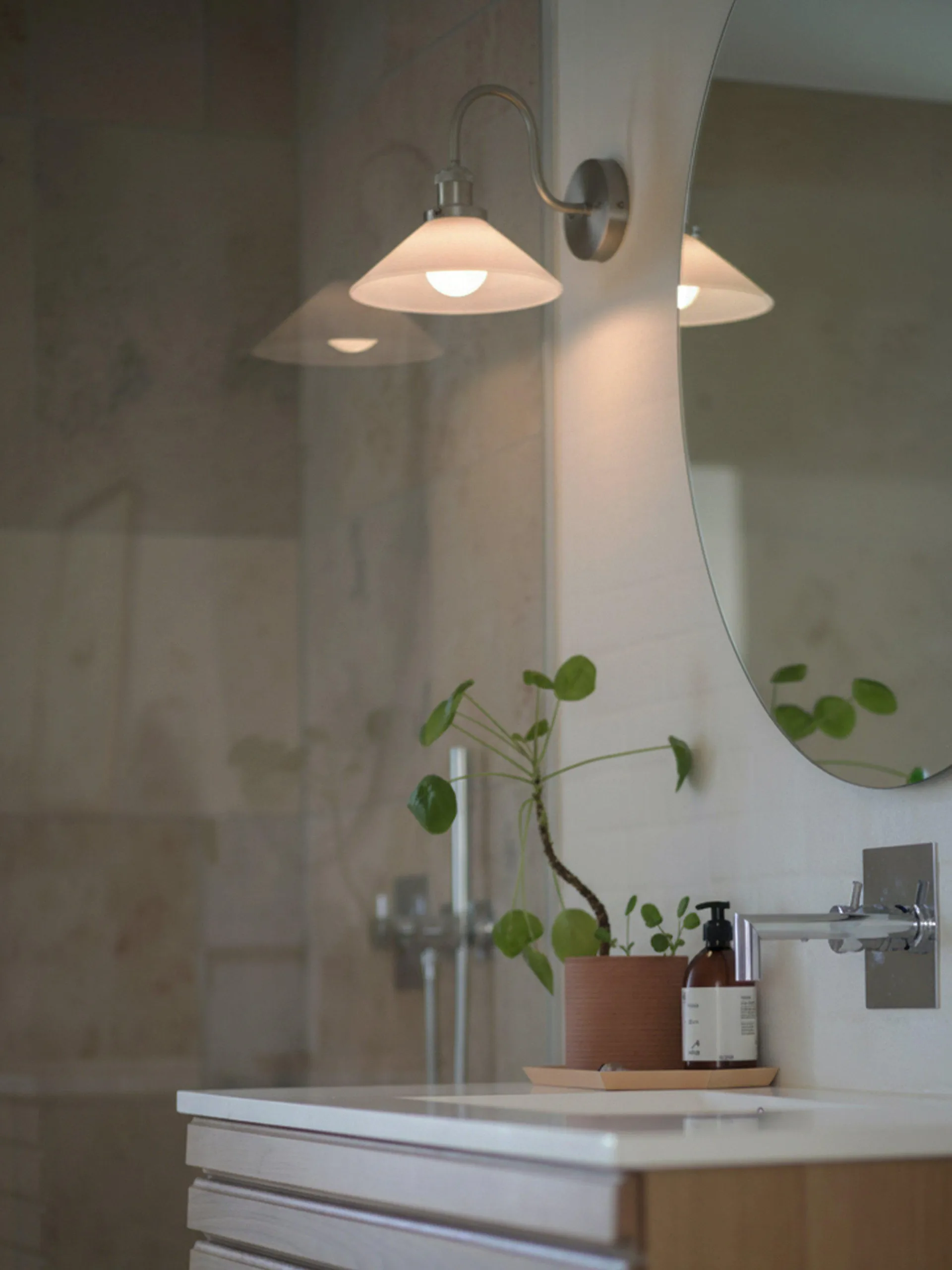 August vegglampe, Opal-krom PR Home