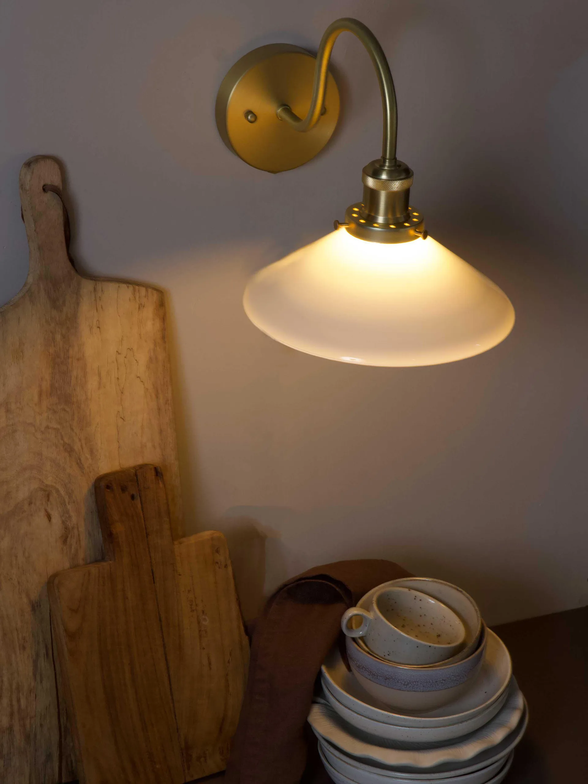 August vegglampe, Opal-messing PR Home