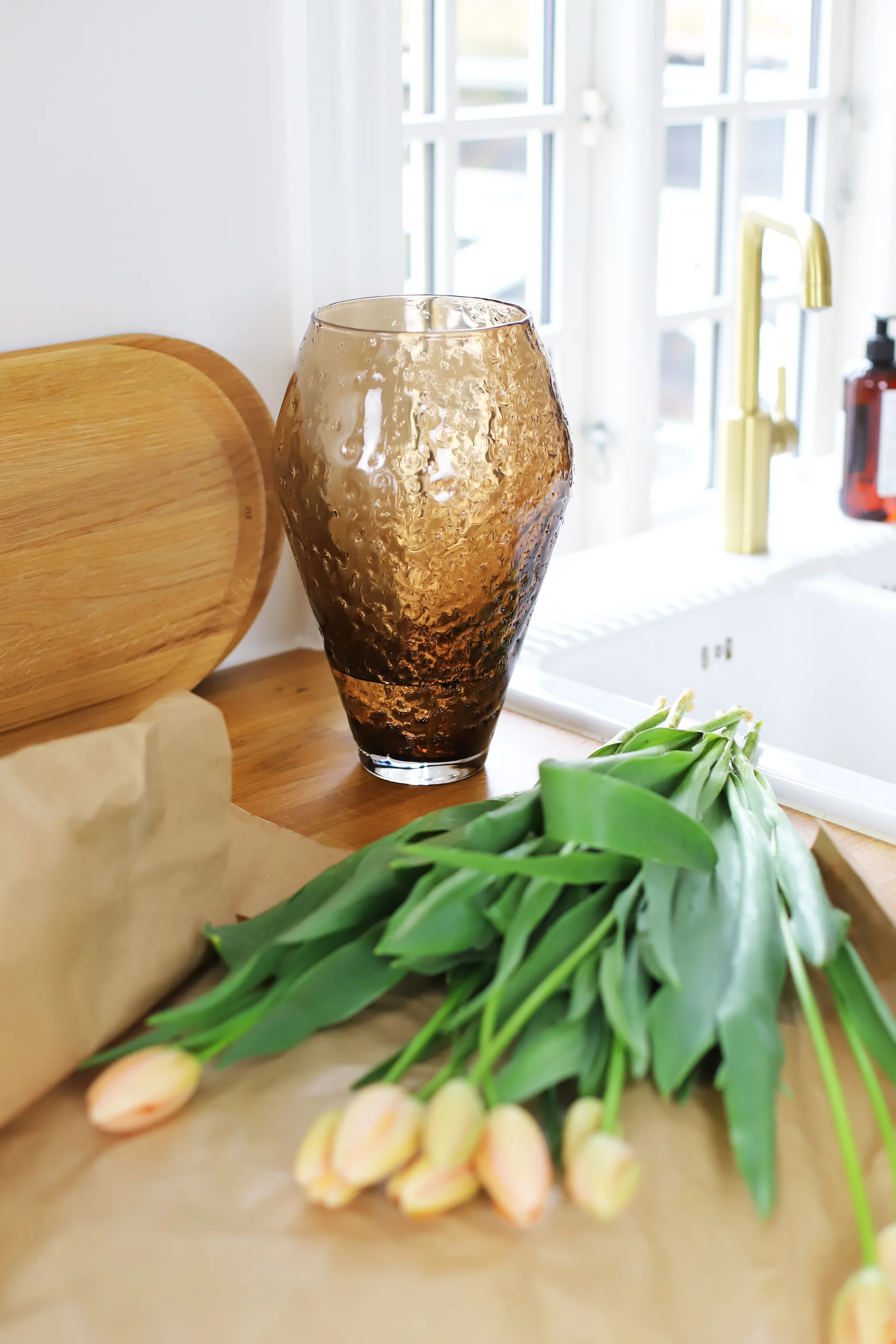 Crushed glassvase large, Sepia brown Ro Collection