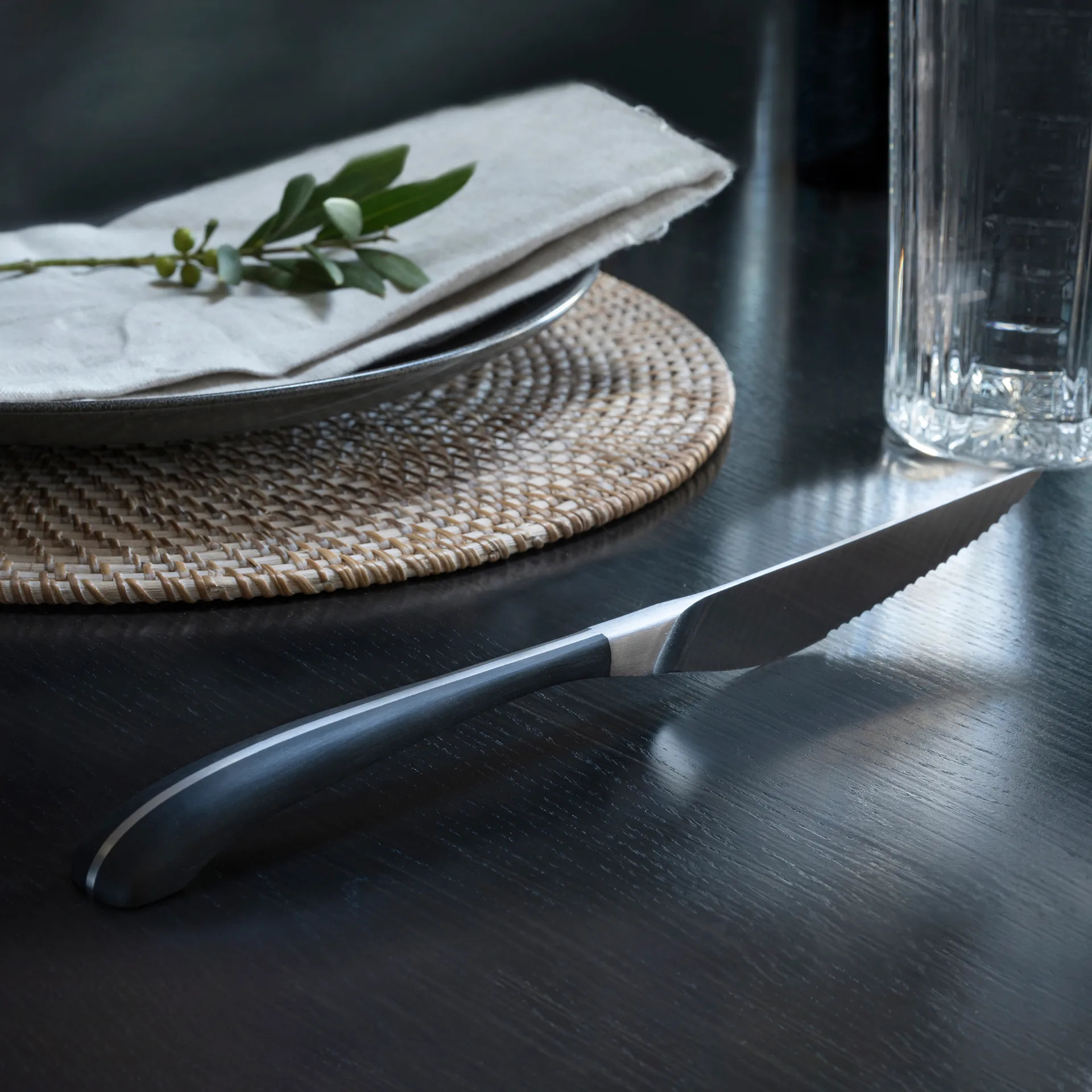 Contour grillkniv, Svart Robert Welch