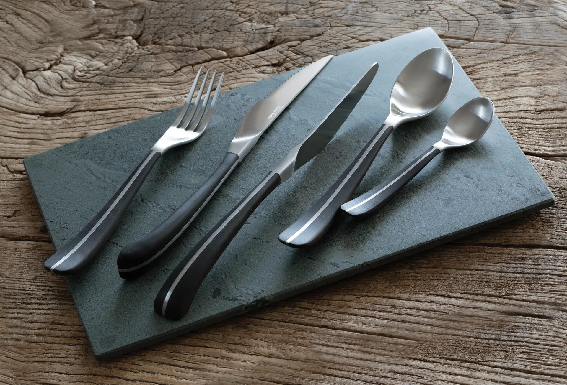 Contour teskje, Svart Robert Welch