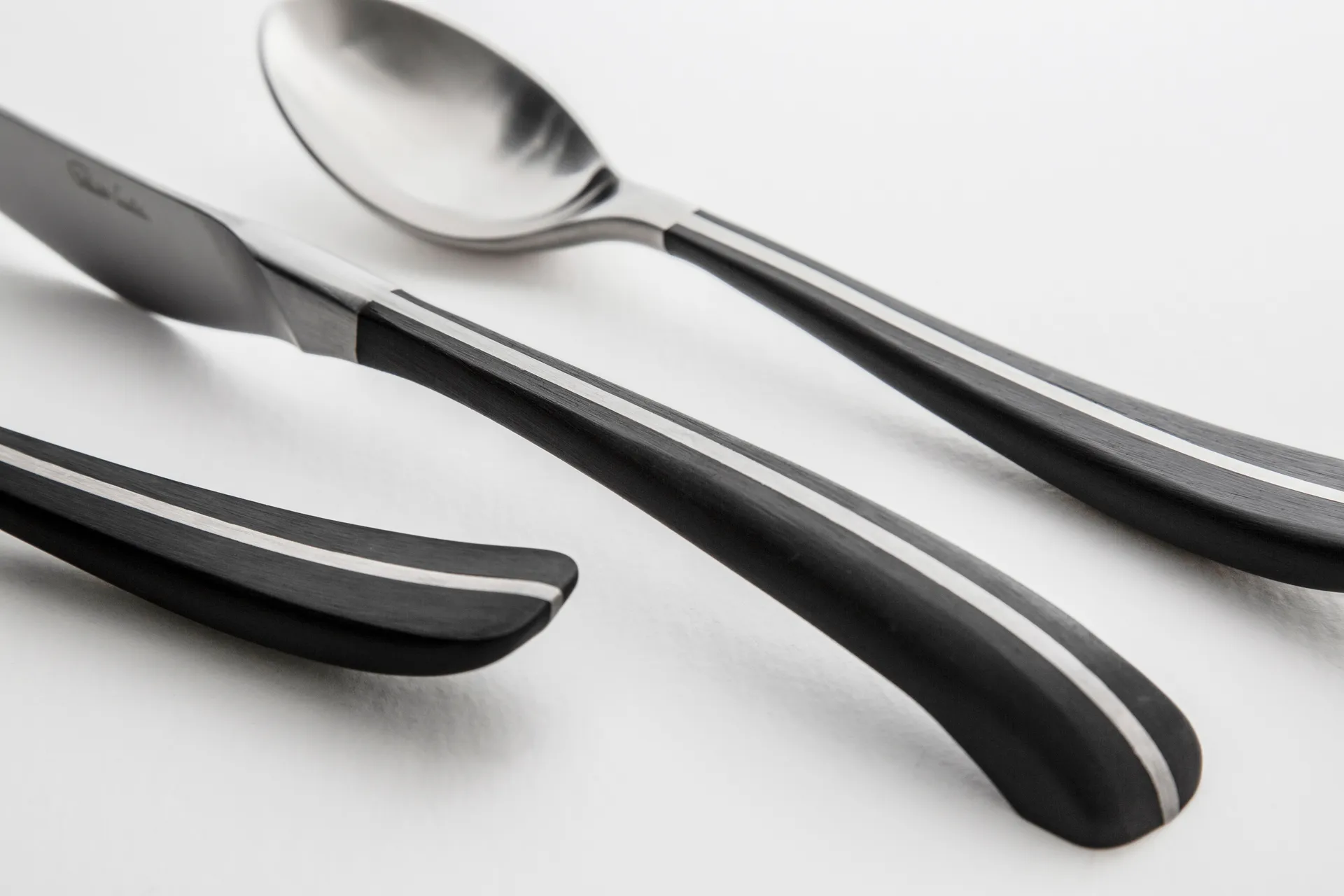 Contour teskje, Svart Robert Welch