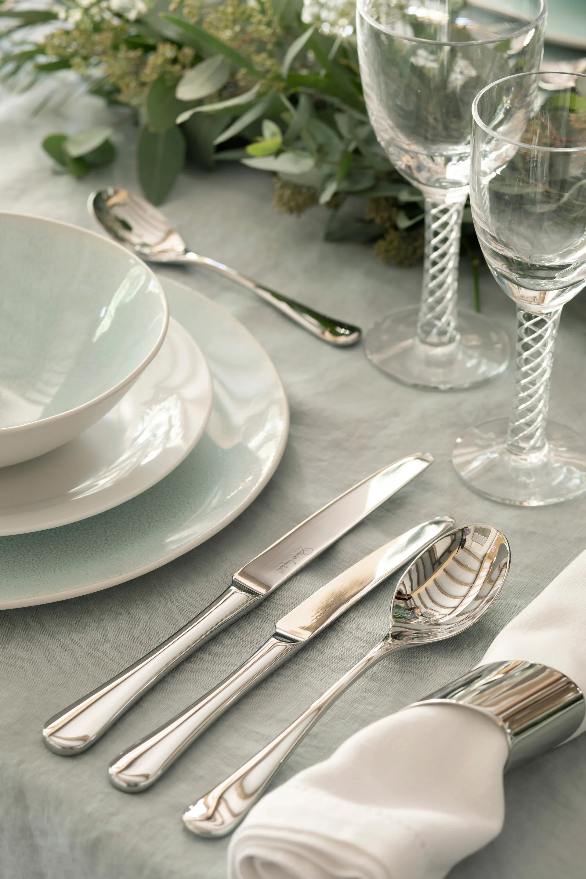 Radford bestikk blank, 84 deler Robert Welch