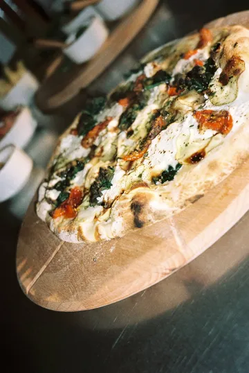 Grand Cru pizzabrett og pizzaskjærer - Bøk, Ø35 cm - Rosendahl