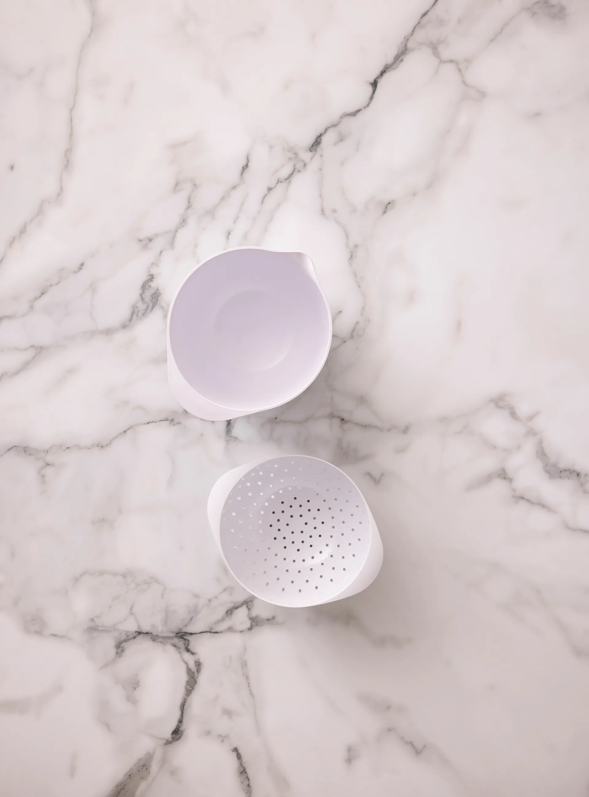 NEW Margrethe bolle med dørslag, Hvit, 1,5 liter Rosti