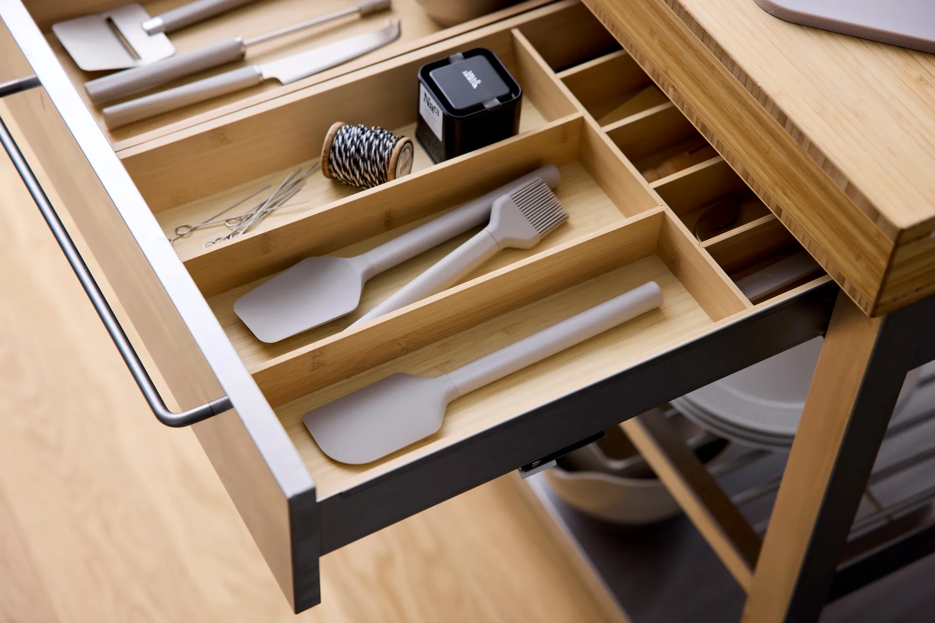 Rosti Emma slikkepott, Humus Rosti