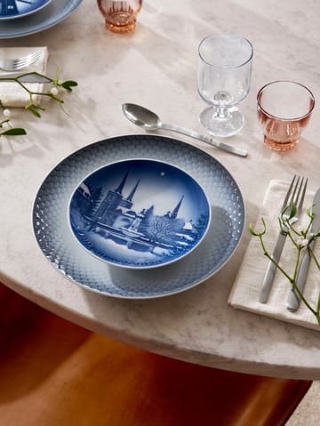 Bing og Grøndahl Collectibles juletallerken 2023 - Christmas in Roskilde Ø 18 cm - Royal Copenhagen