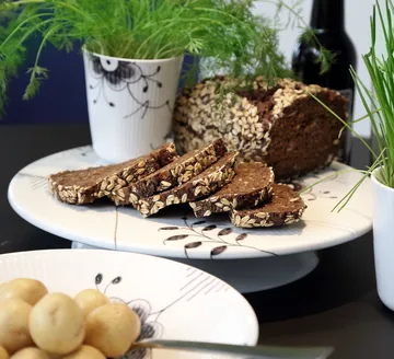 Black Fluted Mega kakefat - Diameter 32 cm - Royal Copenhagen