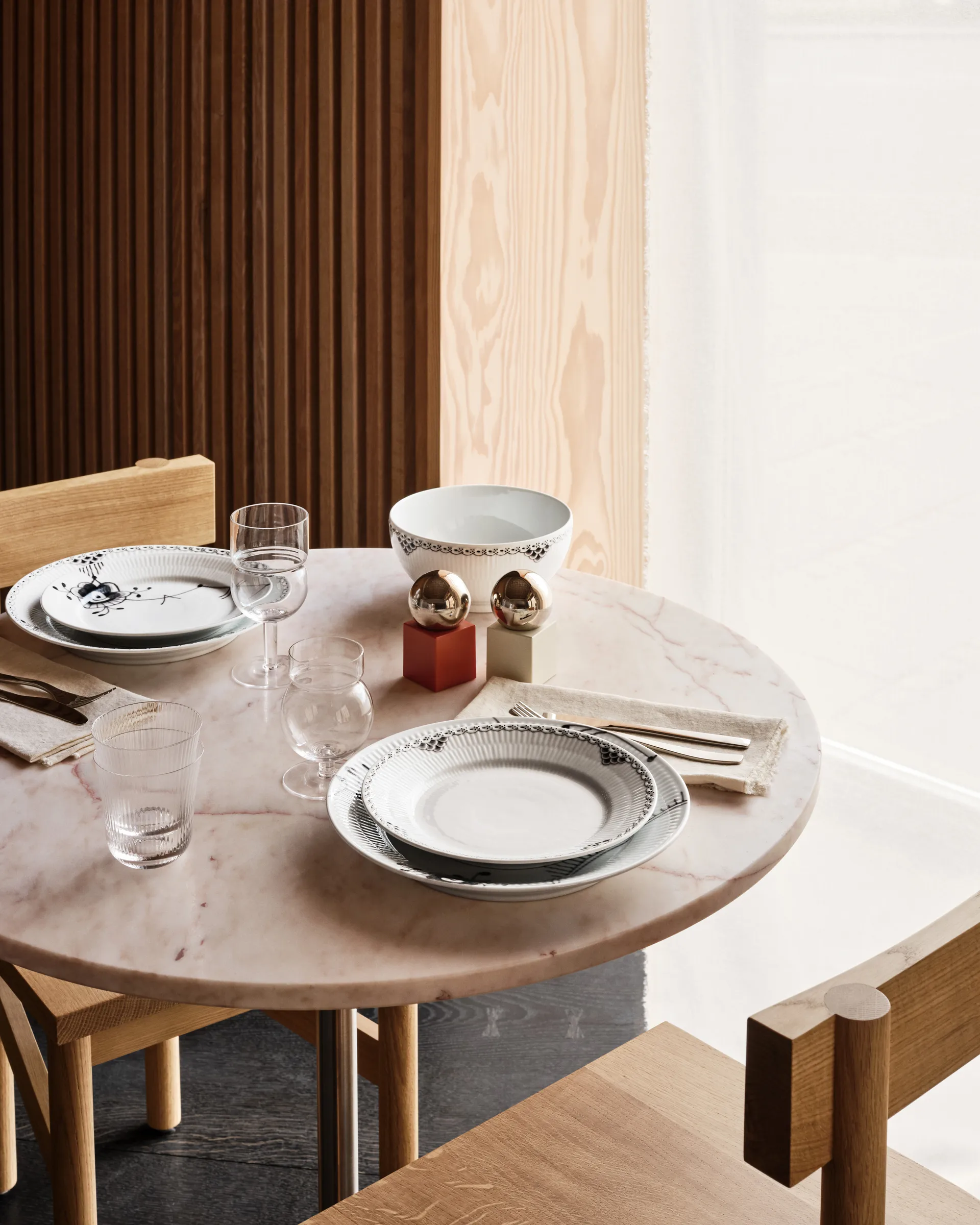 Black Lace asjett, Ø 22 cm Royal Copenhagen