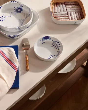 Blue Fluted Mega ildfast form Ø18,5 cm - White-blue - Royal Copenhagen