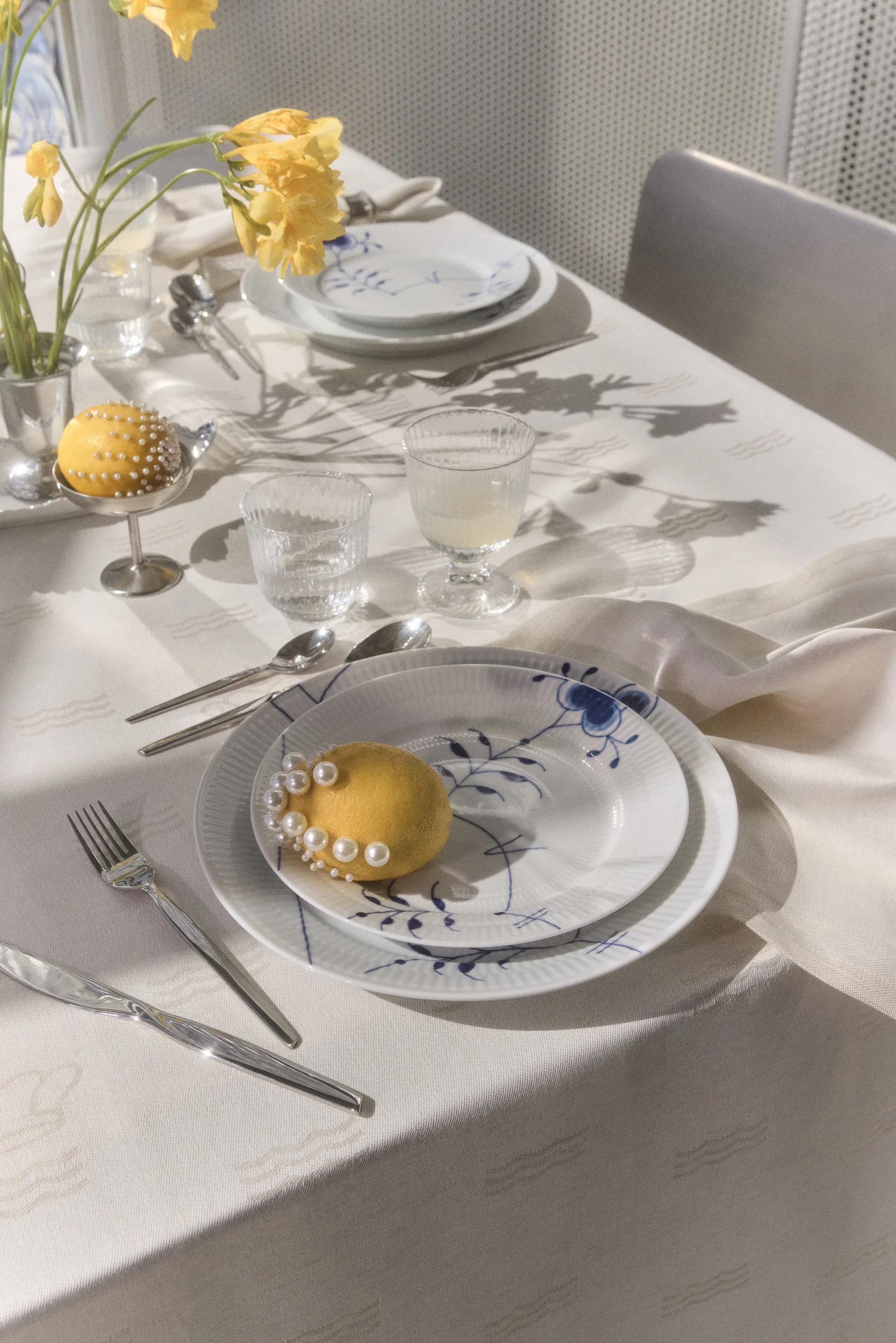 Blue Fluted Mega Limited Edition asjett Ø22 cm, White-blue Royal Copenhagen