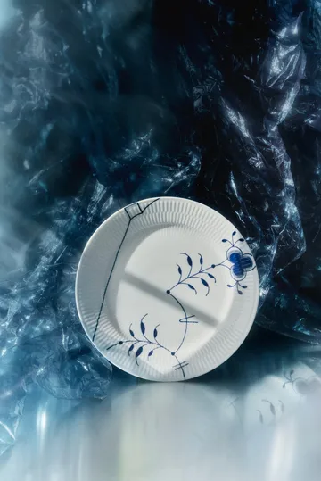 Blue Fluted Mega Limited Edition tallerken Ø27 cm - White-blue - Royal Copenhagen