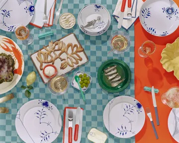 Blue Fluted Mega Limited Edition tallerken Ø27 cm - White-blue - Royal Copenhagen