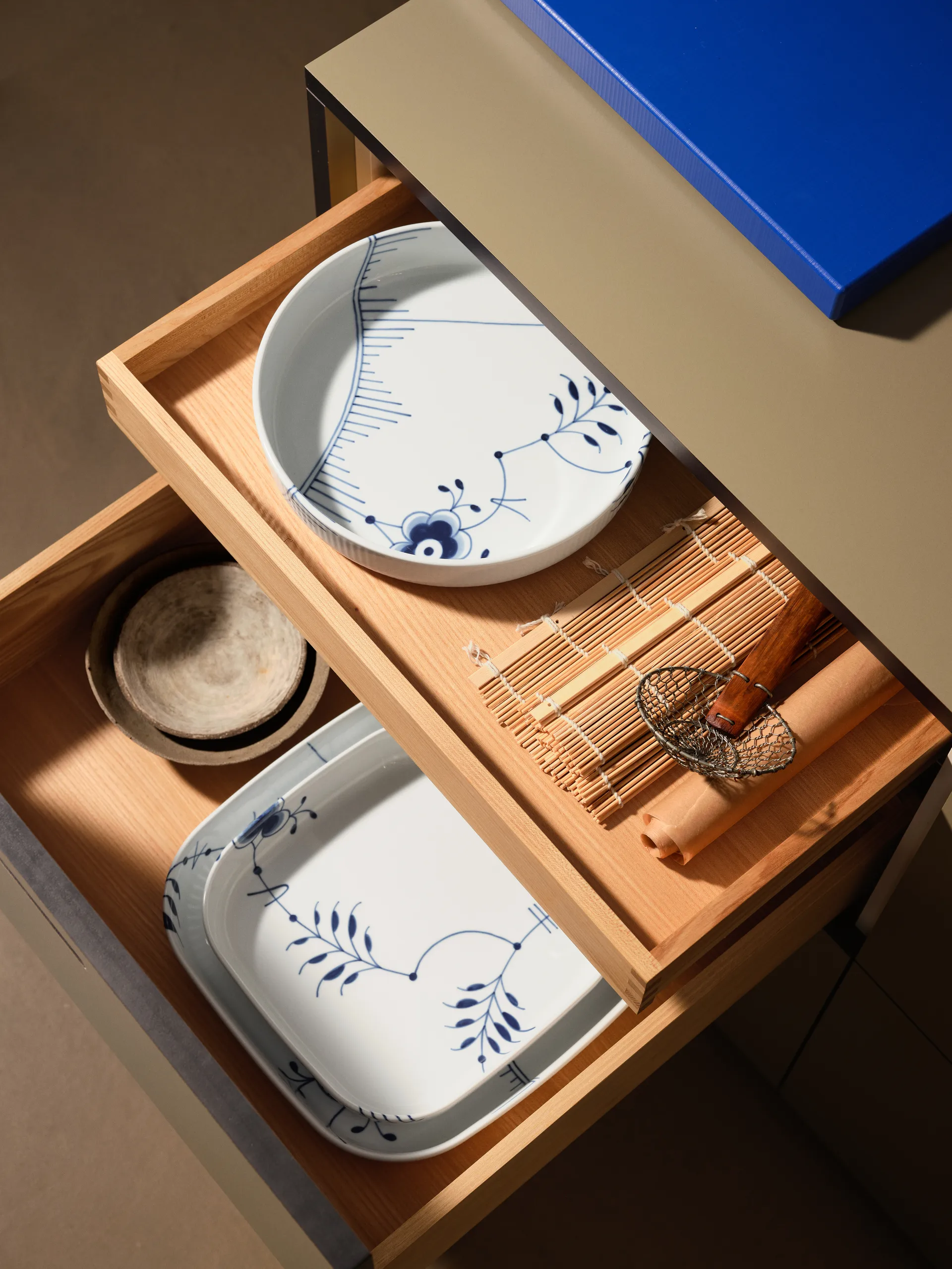 Blue Mega ildfast form rund, Ø 27 cm Royal Copenhagen
