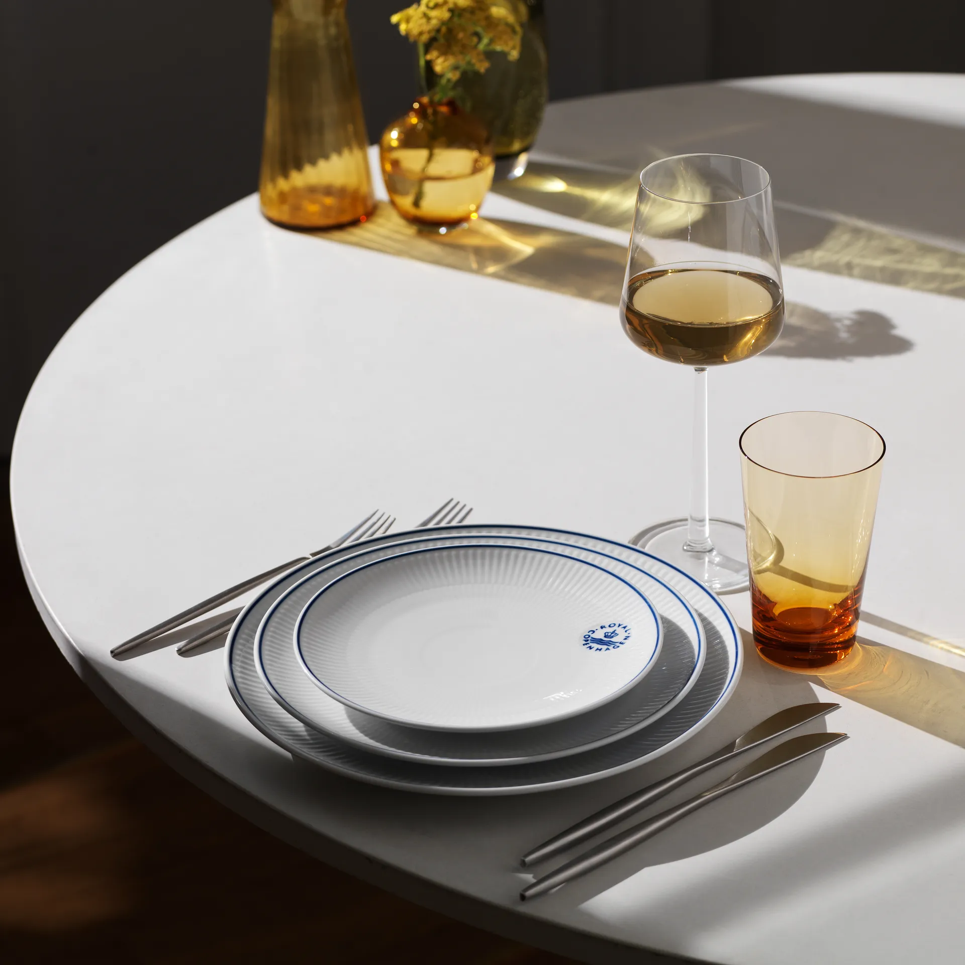 Blueline coupe tallerken Ø19 cm, Hvit-blå Royal Copenhagen