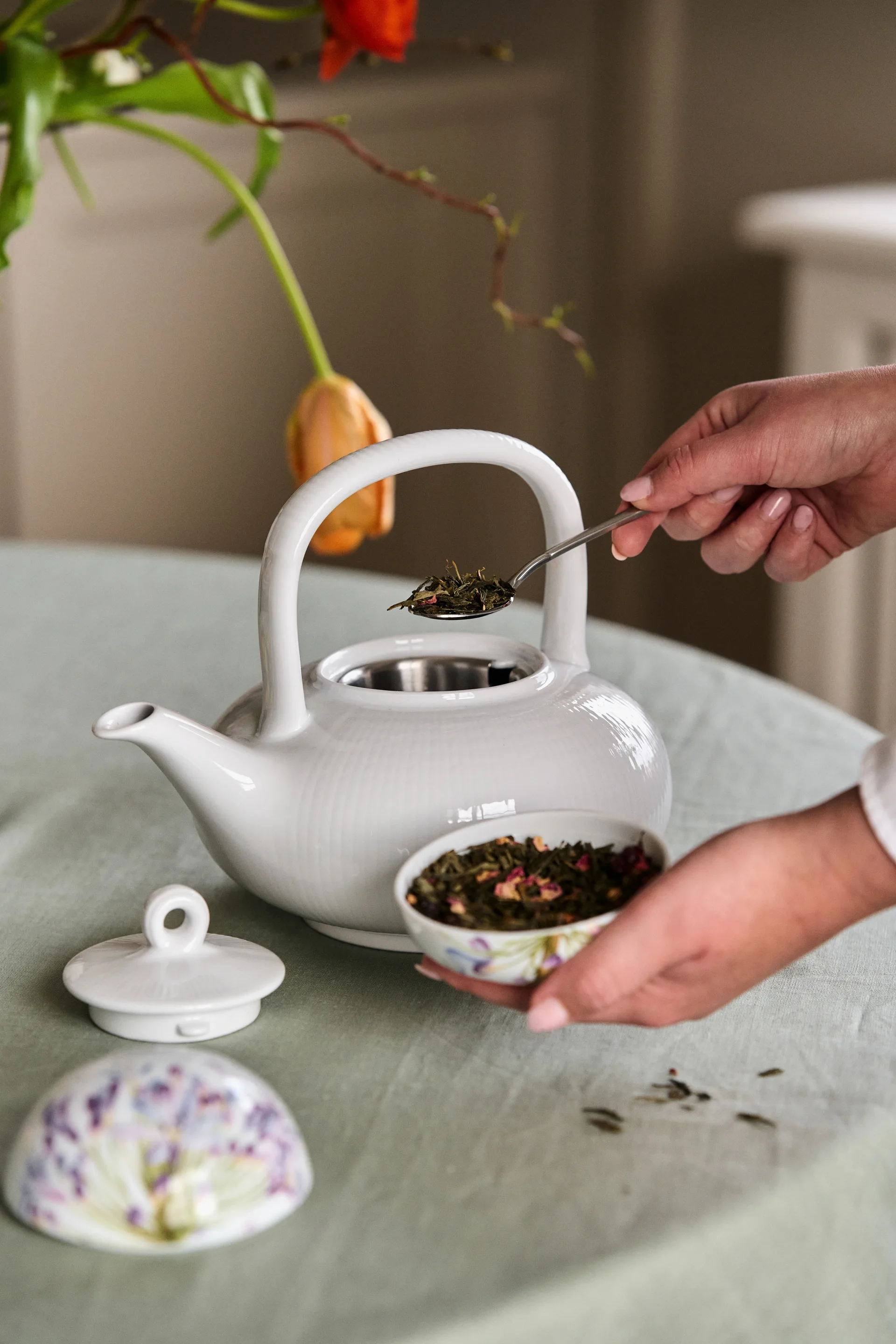 Royal Copenhagen Bonbonniere Ø 10 cm 2023, Afrikas blå lilje Royal Copenhagen