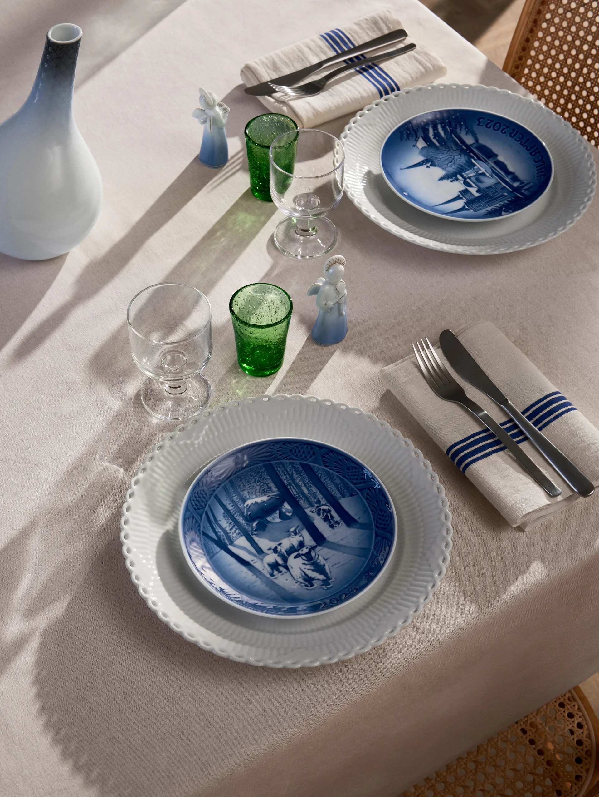 Royal Copenhagen Collectibles juletallerken 2023, Jul i skogen Ø 18 cm Royal Copenhagen