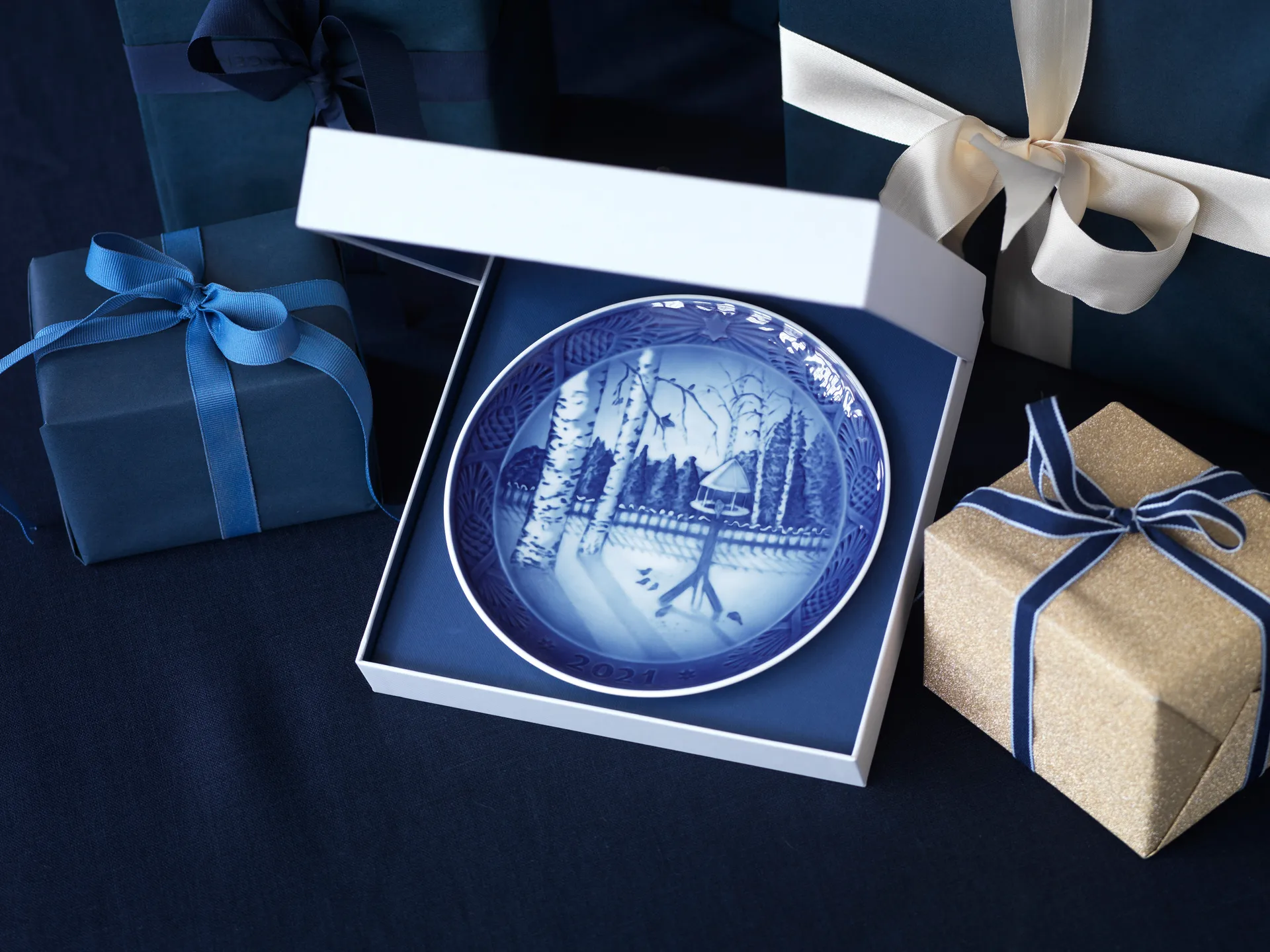 Royal Copenhagen juletallerken 2021, Blå Royal Copenhagen