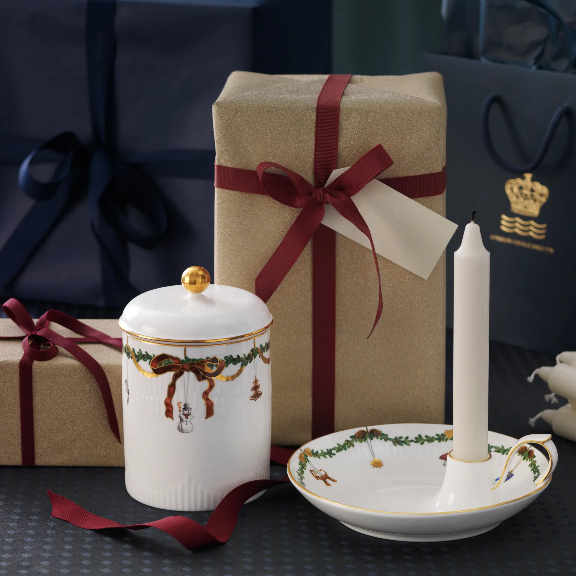 Star Fluted Christmas årboks med lokk, hvit Royal Copenhagen
