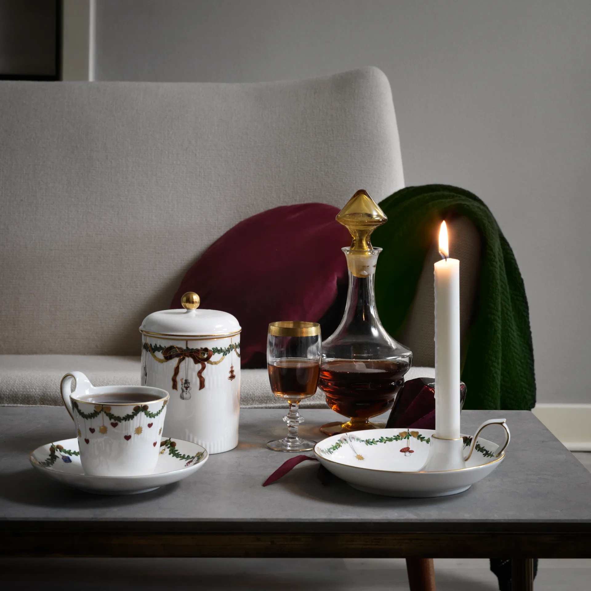 Star Fluted Christmas årboks med lokk, hvit Royal Copenhagen