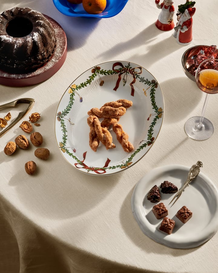 Star Fluted Christmas ovalt fat - 25,4x34,5 cm - Royal Copenhagen