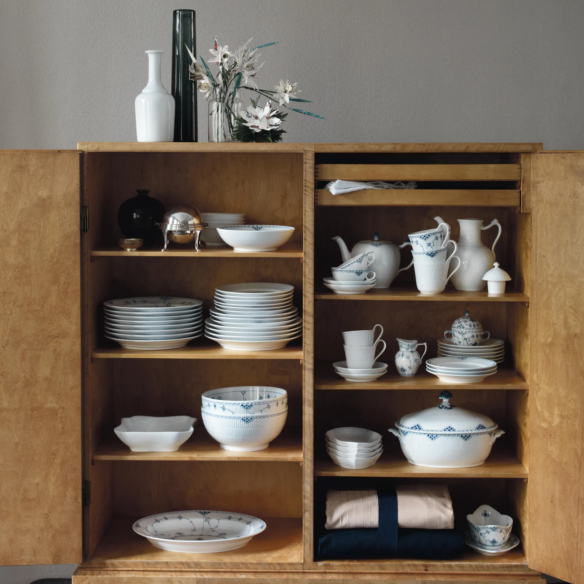 White Fluted Half Lace kopp høy hank, 33 cl Royal Copenhagen