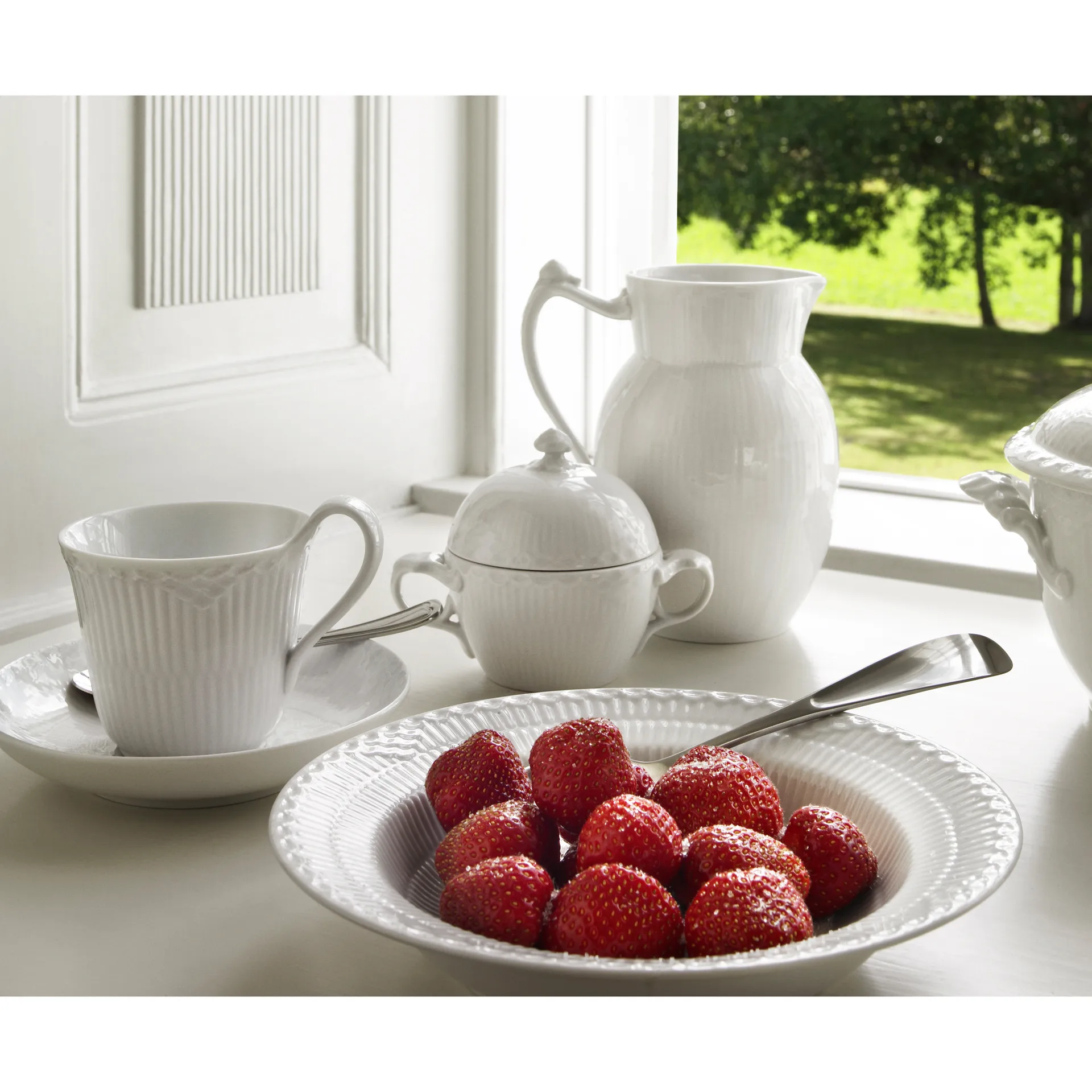 White Fluted Half Lace sukkerskål med lokk, 20 cl Royal Copenhagen