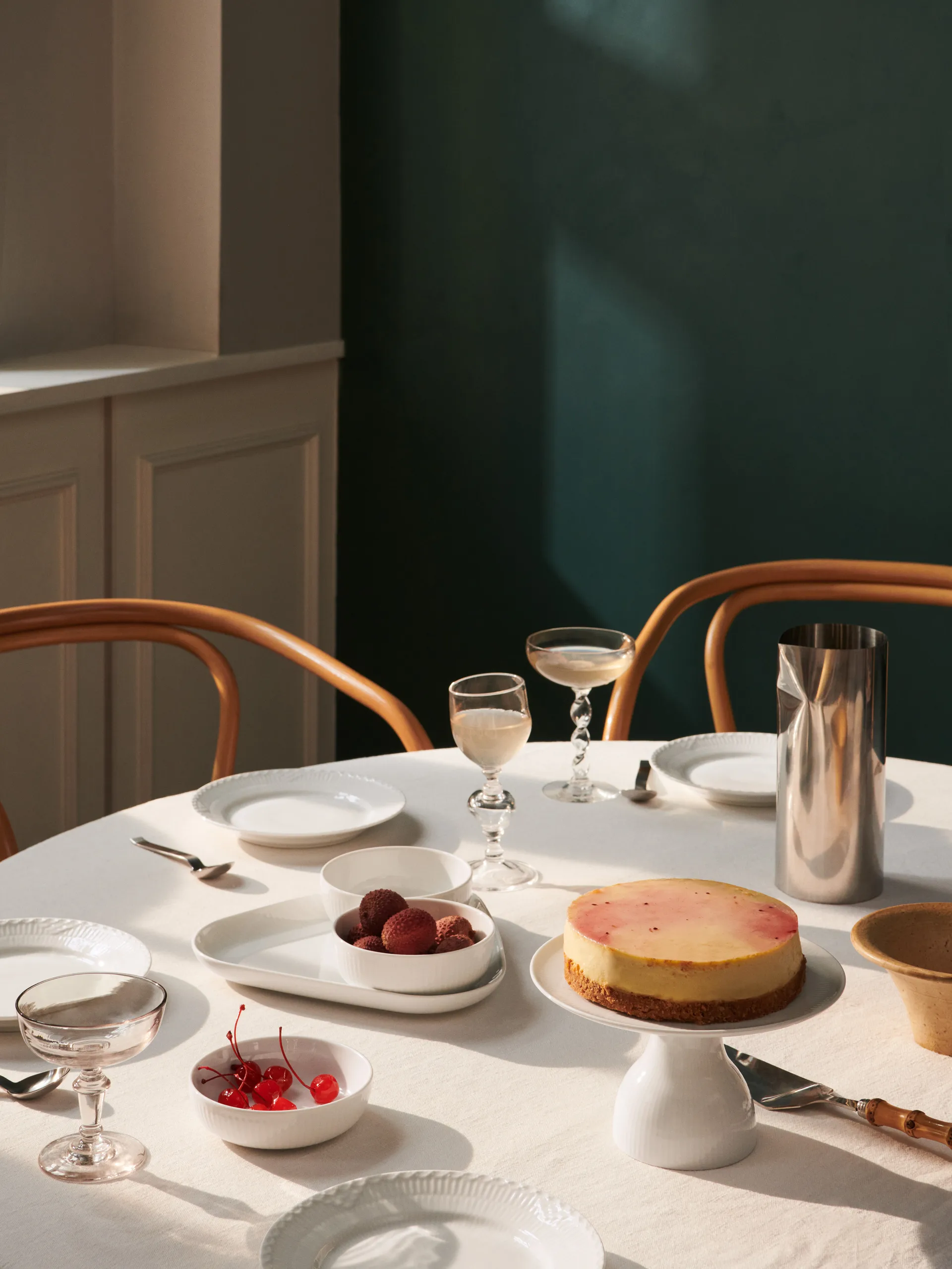 White Fluted kakefat på fot Ø 20 cm, Hvit Royal Copenhagen