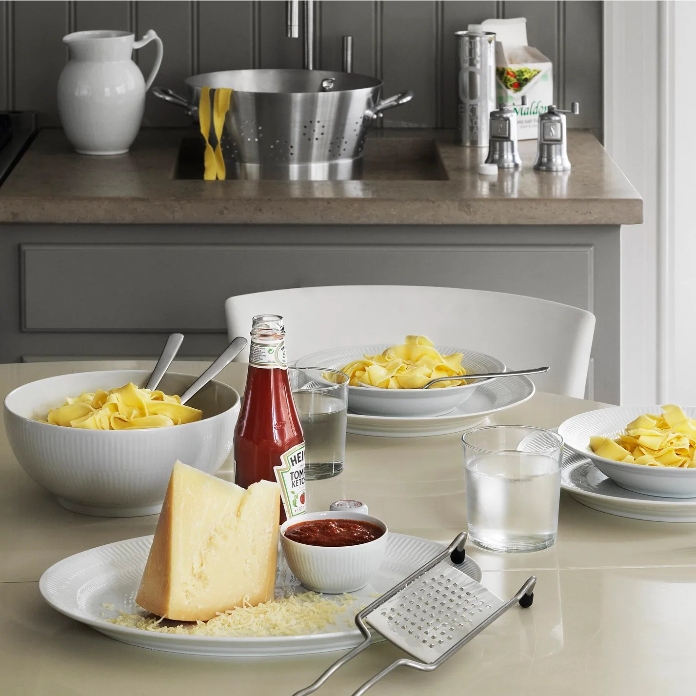 White Fluted ovalt fat, Diameter 33 cm Royal Copenhagen