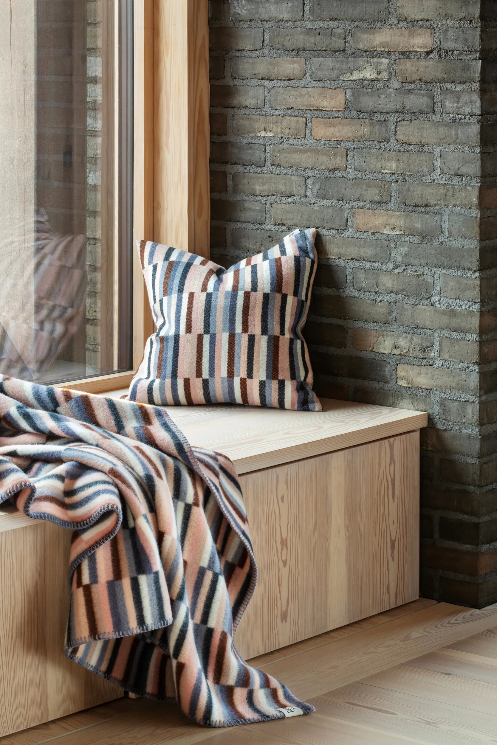 Ida pute 50x50 cm, Rosa blue Røros Tweed