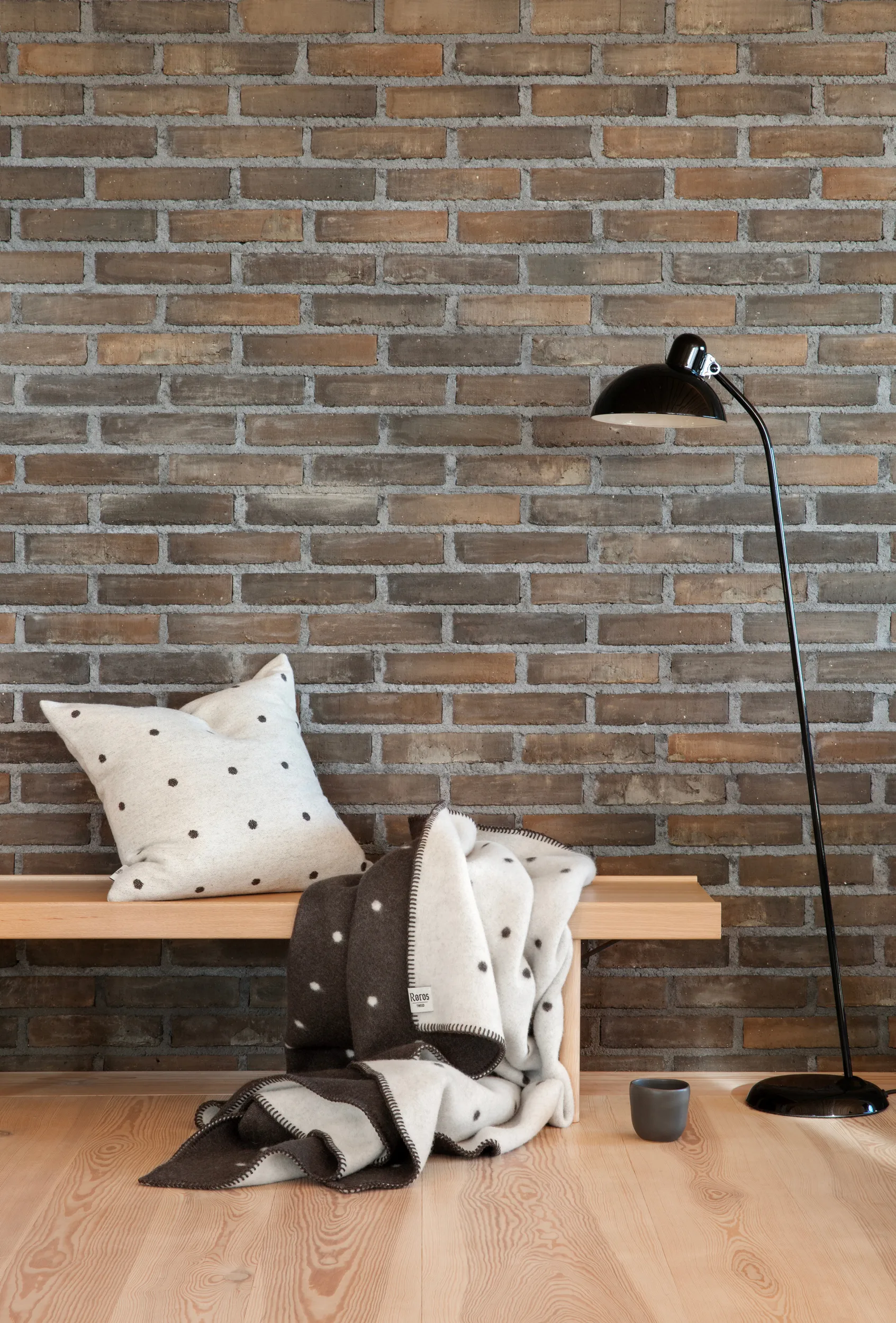 Pastillpute 50x50 cm, Black and white Røros Tweed