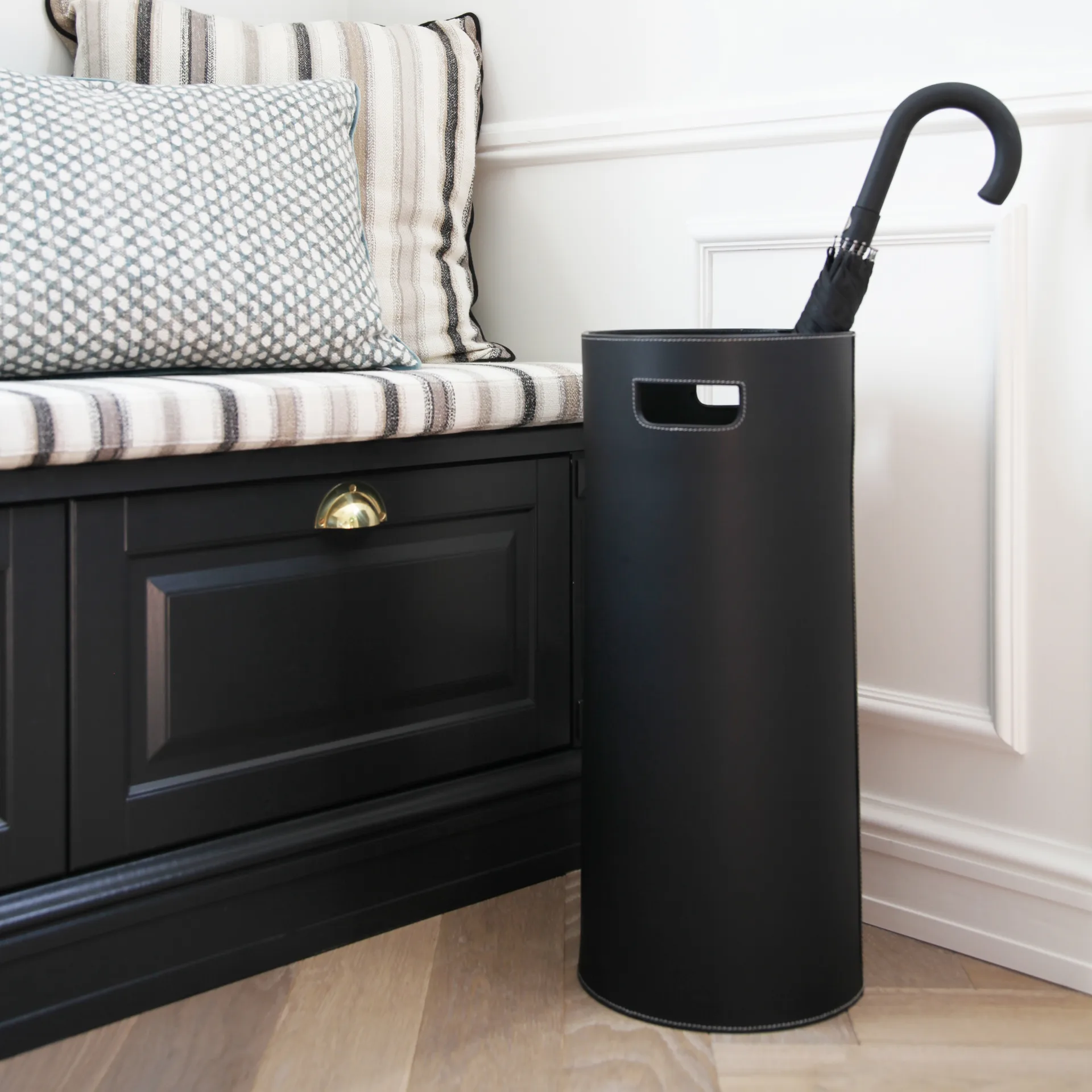 Ørskov paraplystativ, sort med hvite sting Ørskov