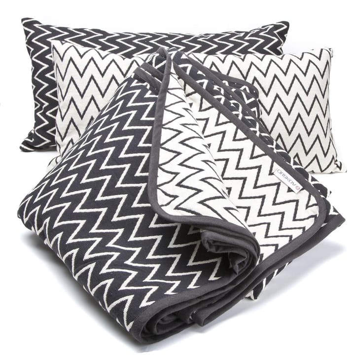 Zigzag sengeteppe svart, 140x260 cm Ørskov