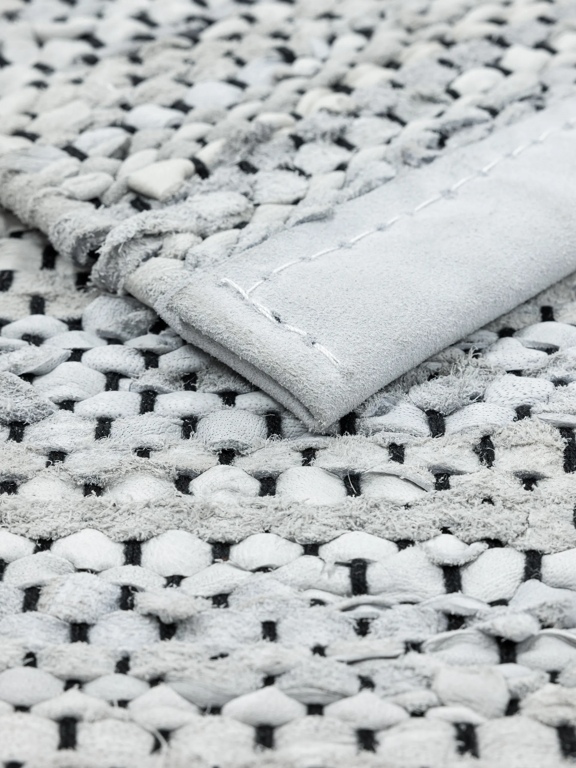 Leather gulvteppe 65x135 cm, light grey (lysegrå) Rug Solid