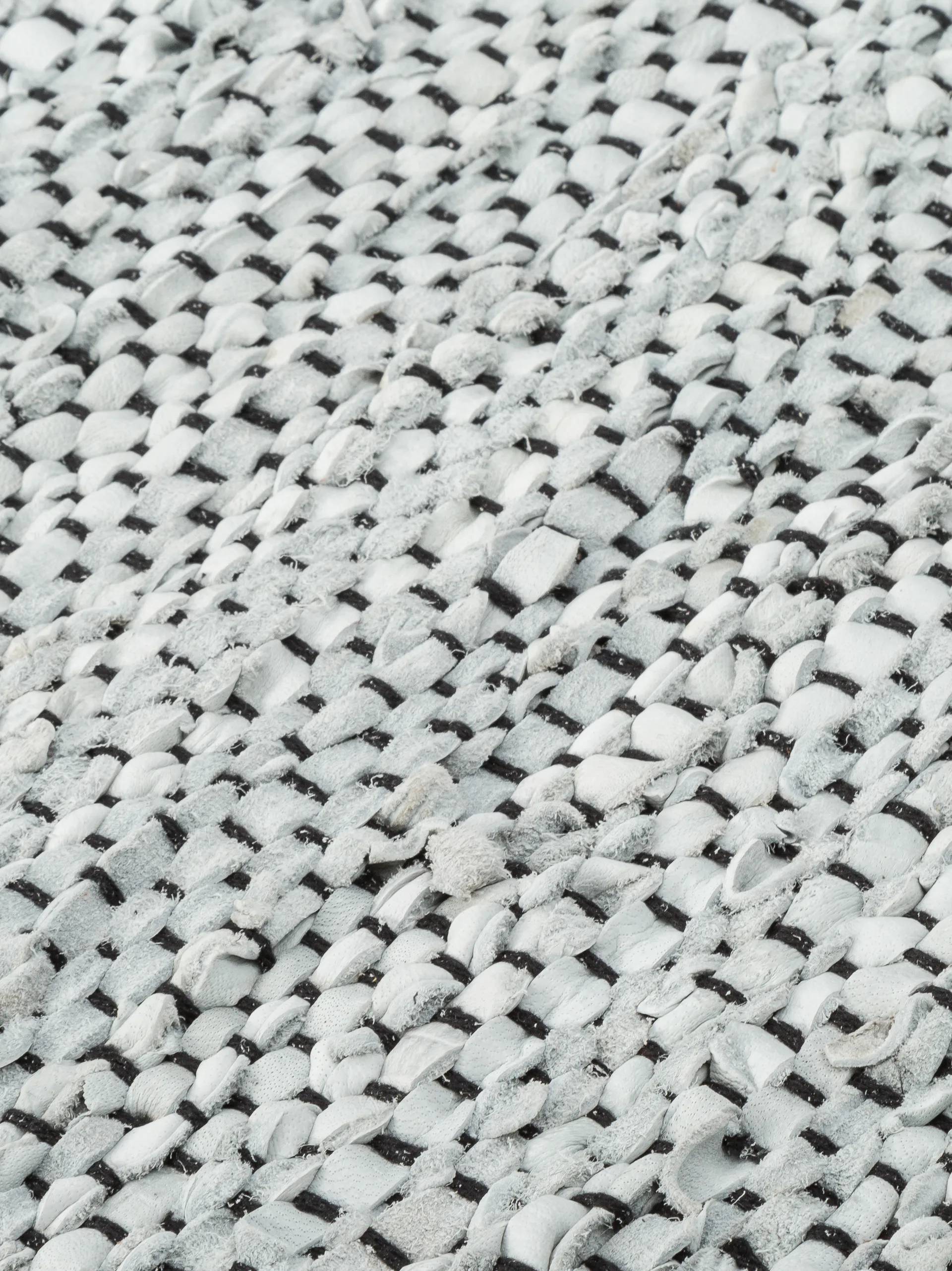 Leather gulvteppe 65x135 cm, light grey (lysegrå) Rug Solid