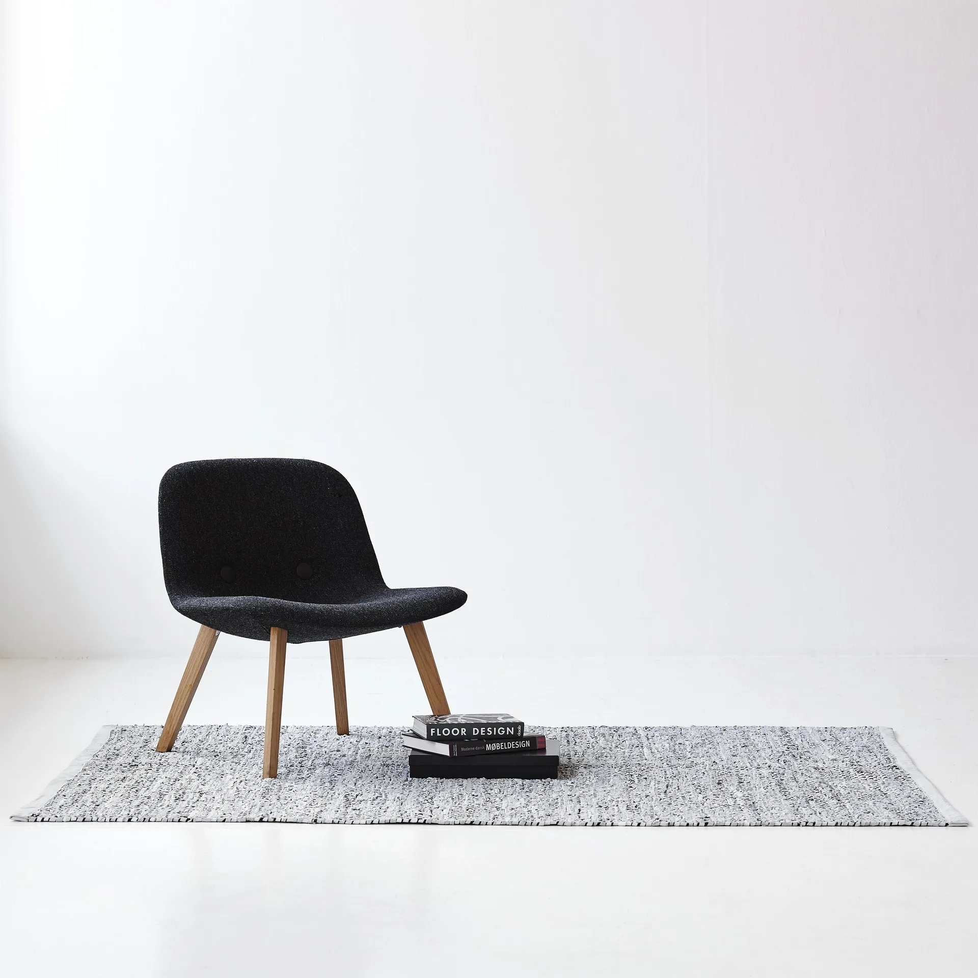 Leather gulvteppe 65x135 cm, light grey (lysegrå) Rug Solid
