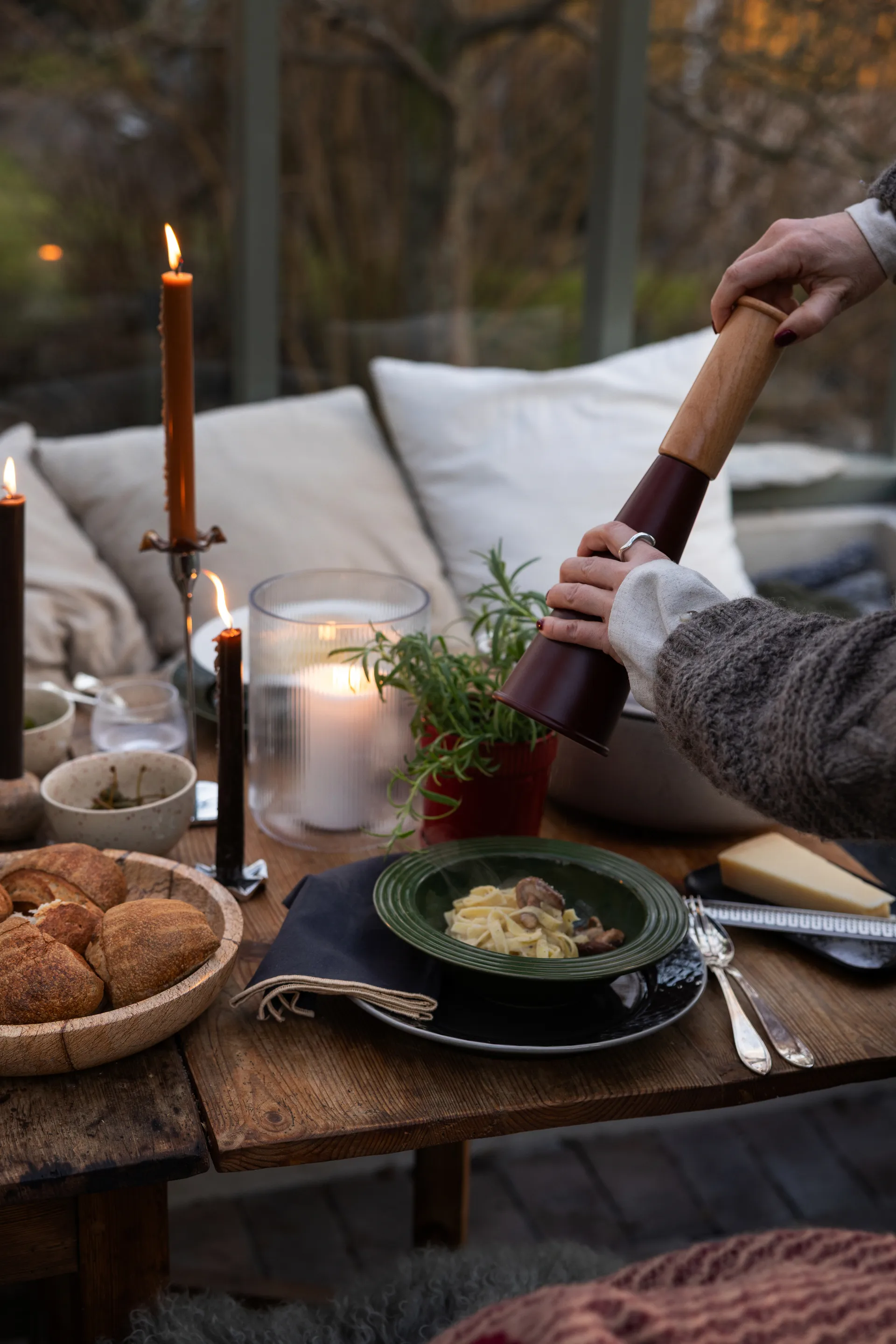 Sten bolle stor Ø28 cm, Brun skogsmarmor Sagaform