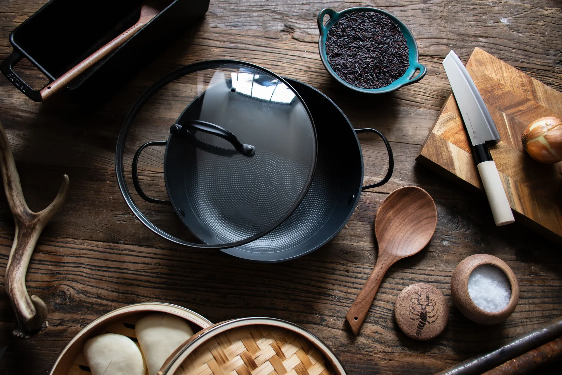 Satake kasserolle i lettvektsstøpejern m. glasslokk, 26 cm Satake